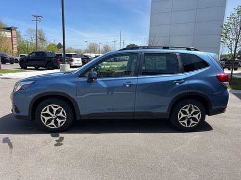 Used 2023 Subaru Forester Premium AWD/4WD image 8