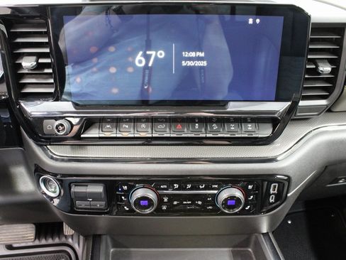 Used 2023 Chevrolet Silverado 1500 ZR2 image 13