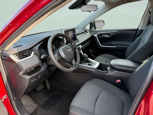 Used 2023 Toyota RAV4 XLE AWD/4WD image 4