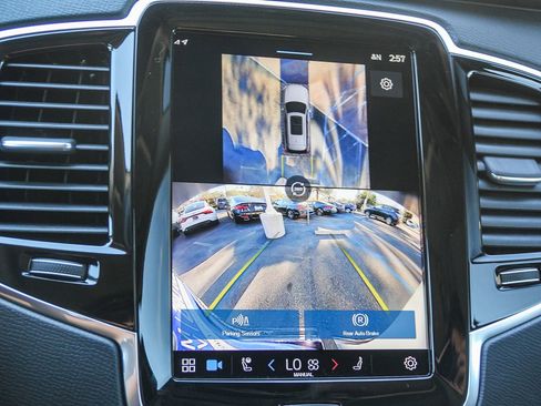 Used 2024 Volvo XC90 T8 Plus w/ Protection Package Premier image 27