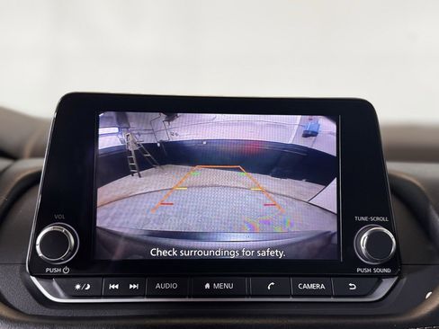 Used 2023 Nissan Rogue S image 17