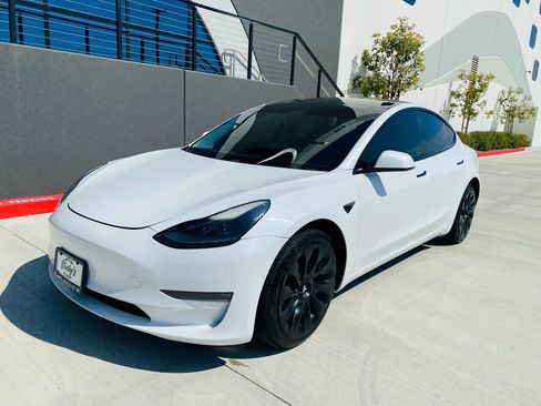 Used 2021 Tesla Model 3 Standard Range Plus RWD image 1