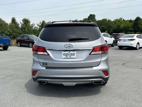 Used 2017 Hyundai Santa Fe SE FWD image 4