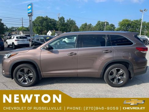 Used 2017 Toyota Highlander Limited Platinum AWD/4WD image 14