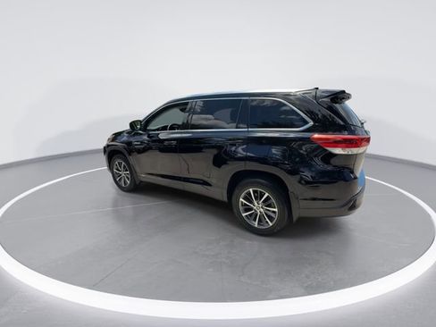 Used 2019 Toyota Highlander XLE AWD/4WD image 6