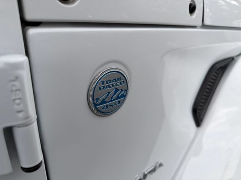 Used 2024 Jeep Wrangler Unlimited Sahara AWD/4WD image 16