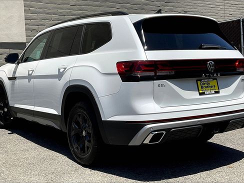 Used 2024 Volkswagen Atlas Peak Edition SEL image 10