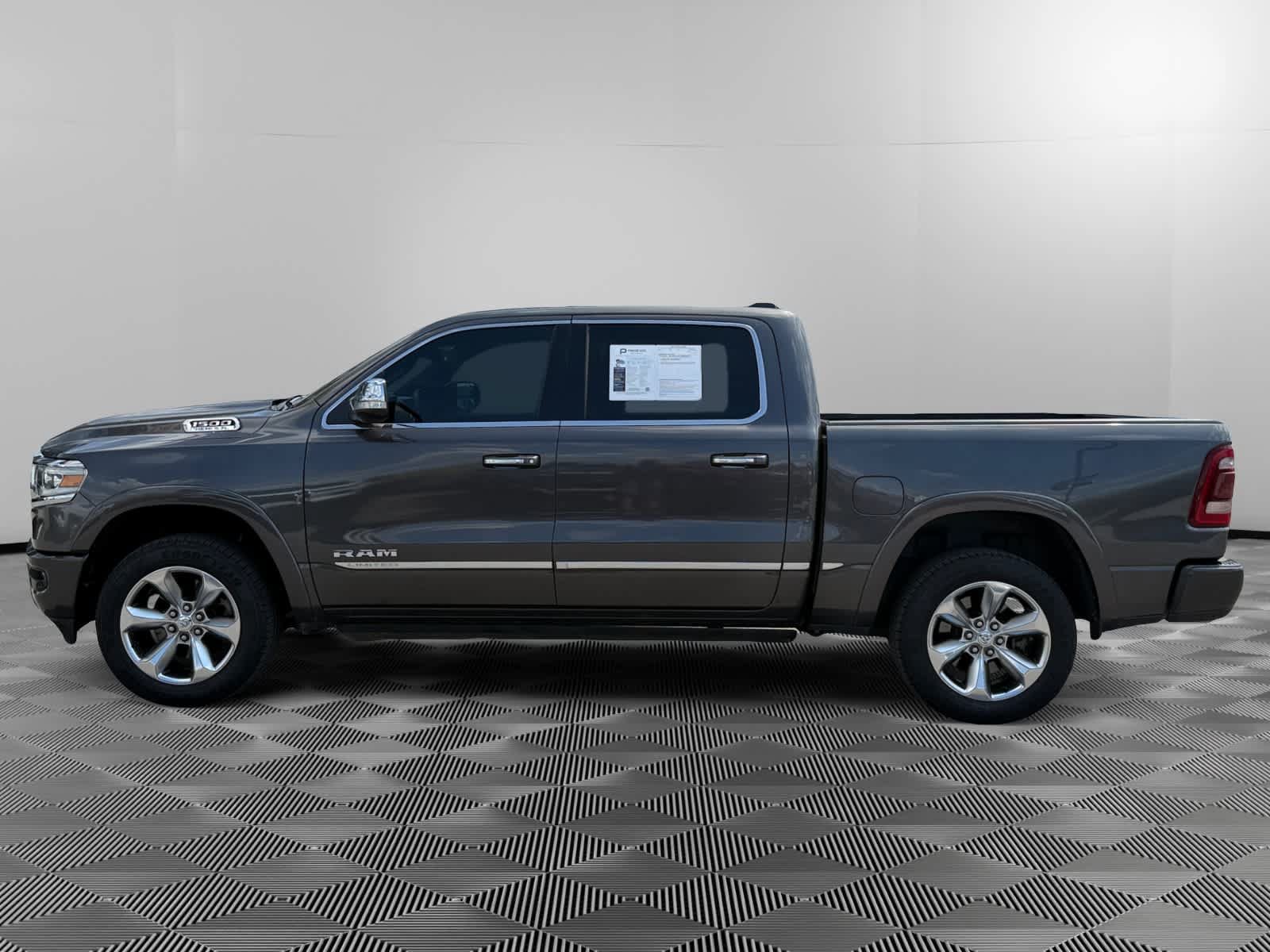 Used 2019 RAM 1500 Limited AWD/4WD image 2