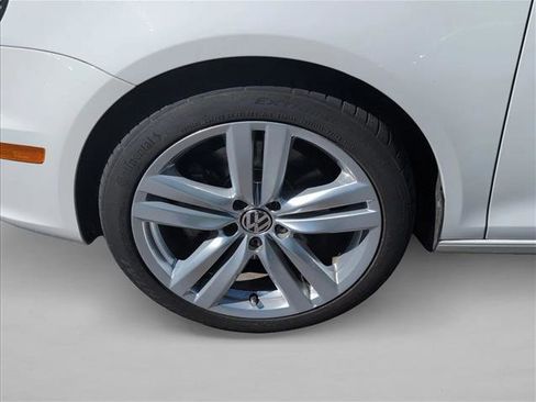Used 2013 Volkswagen Eos Executive FWD image 25