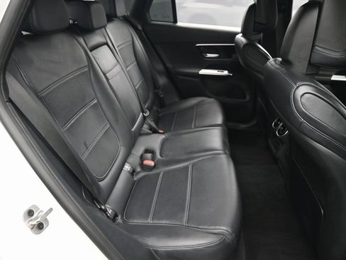 Used 2024 Mercedes-Benz GLC 300 4MATIC image 31