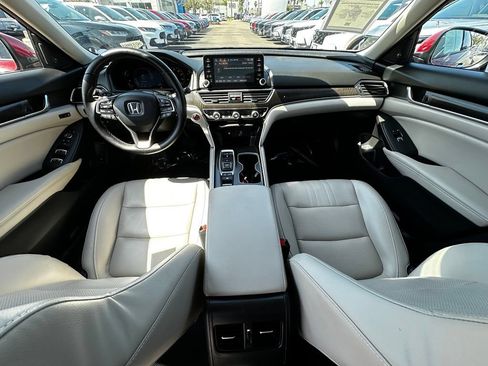 Used 2018 Honda Accord Touring image 17