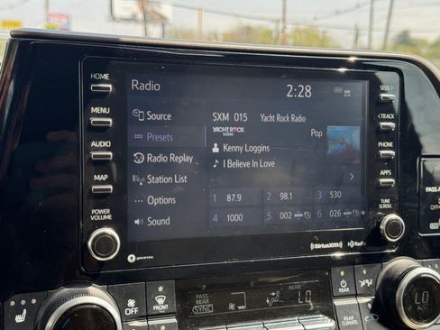 Used 2020 Toyota Highlander XLE AWD/4WD image 61
