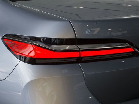 Used 2026 BMW i7 eDrive50 w/ Executive Package image 30