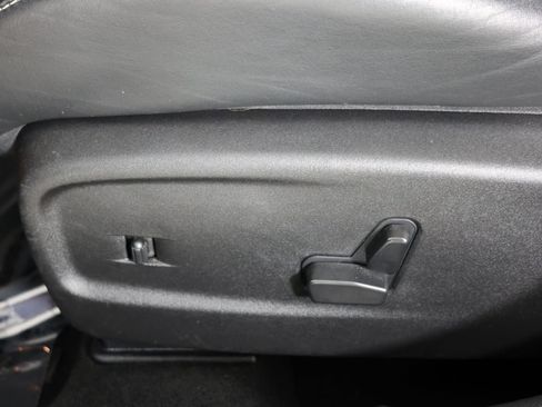 Used 2023 Chrysler 300 C RWD image 25