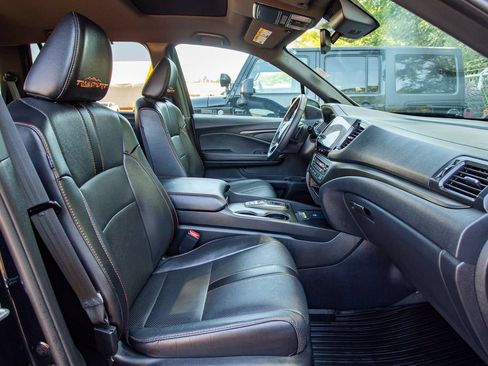 Certified 2025 Honda Passport TrailSport image 23