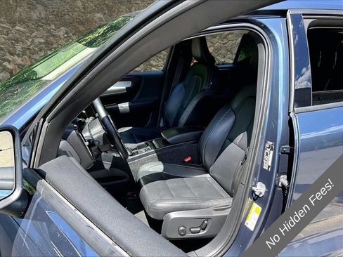 Used 2021 Volvo XC40 T4 Momentum FWD image 22