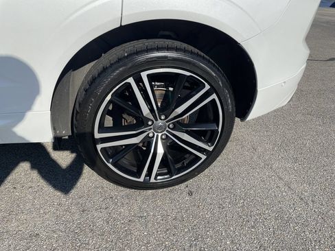 Used 2019 Volvo XC60 T5 R-Design AWD/4WD image 10