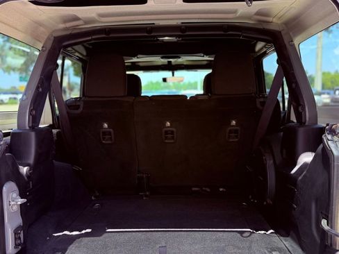 Used 2018 Jeep Wrangler Unlimited Sahara AWD/4WD image 32