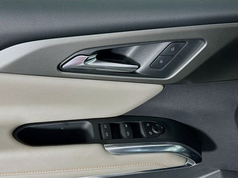 Used 2025 Chevrolet Traverse LT image 15