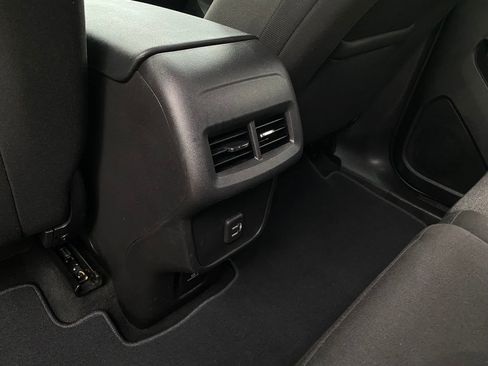 Used 2023 Chevrolet Equinox LT FWD image 25