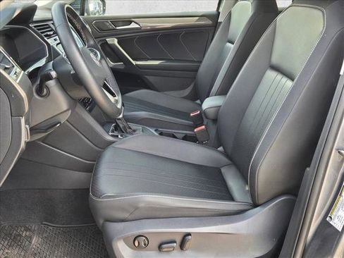 Used 2024 Volkswagen Tiguan SE image 16