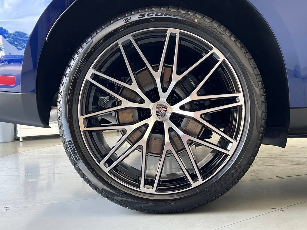 Used 2026 Porsche Macan AWD/4WD image 27