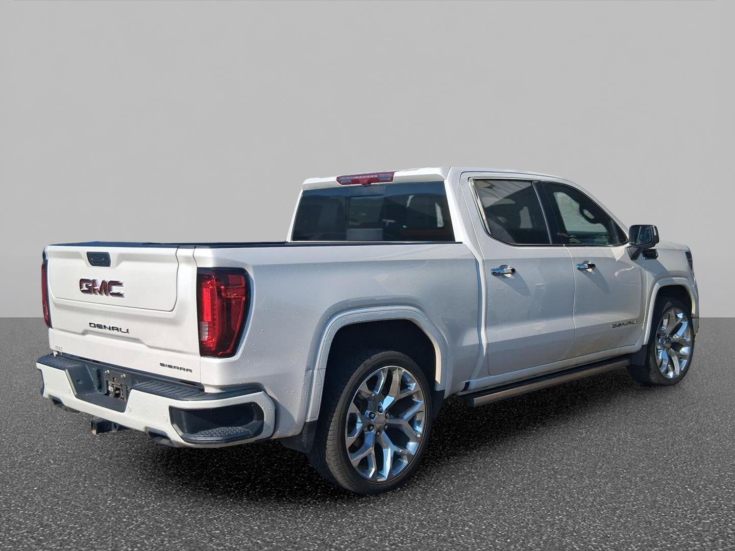 Used 2025 GMC Sierra 1500 Denali w/ Denali Reserve Package AWD/4WD image 3