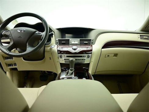 Used 2017 INFINITI Q70 3.7 image 11