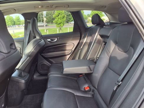Certified 2024 Volvo XC60 B5 Plus AWD/4WD image 17