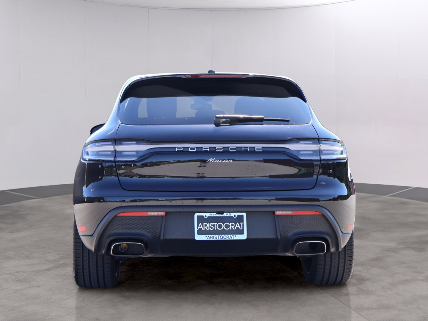 Certified 2025 Porsche Macan AWD/4WD image 7