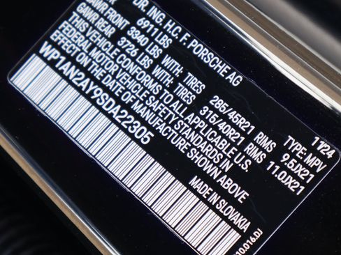 Certified 2025 Porsche Cayenne S AWD/4WD image 32