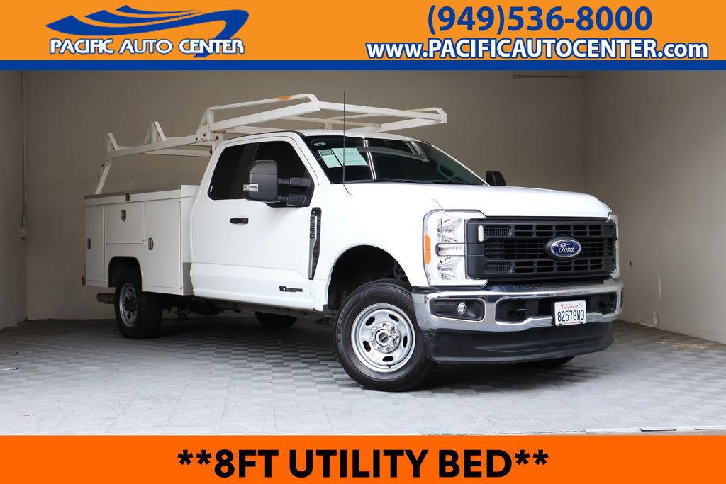 Used 2023 Ford F350 XL w/ Snow Plow/Camper Package AWD/4WD image 1