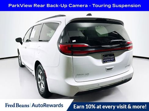 Used 2023 Chrysler Pacifica Limited FWD image 5