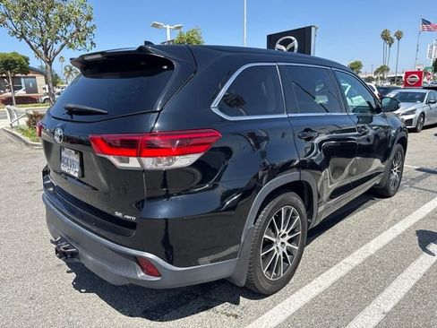 Used 2018 Toyota Highlander SE AWD/4WD image 3
