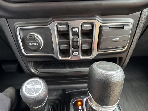 Used 2021 Jeep Gladiator Sport AWD/4WD image 70