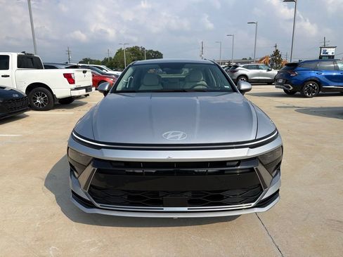 Used 2025 Hyundai Sonata SEL FWD image 2