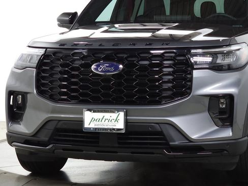 Used 2025 Ford Explorer ST-Line AWD/4WD image 3