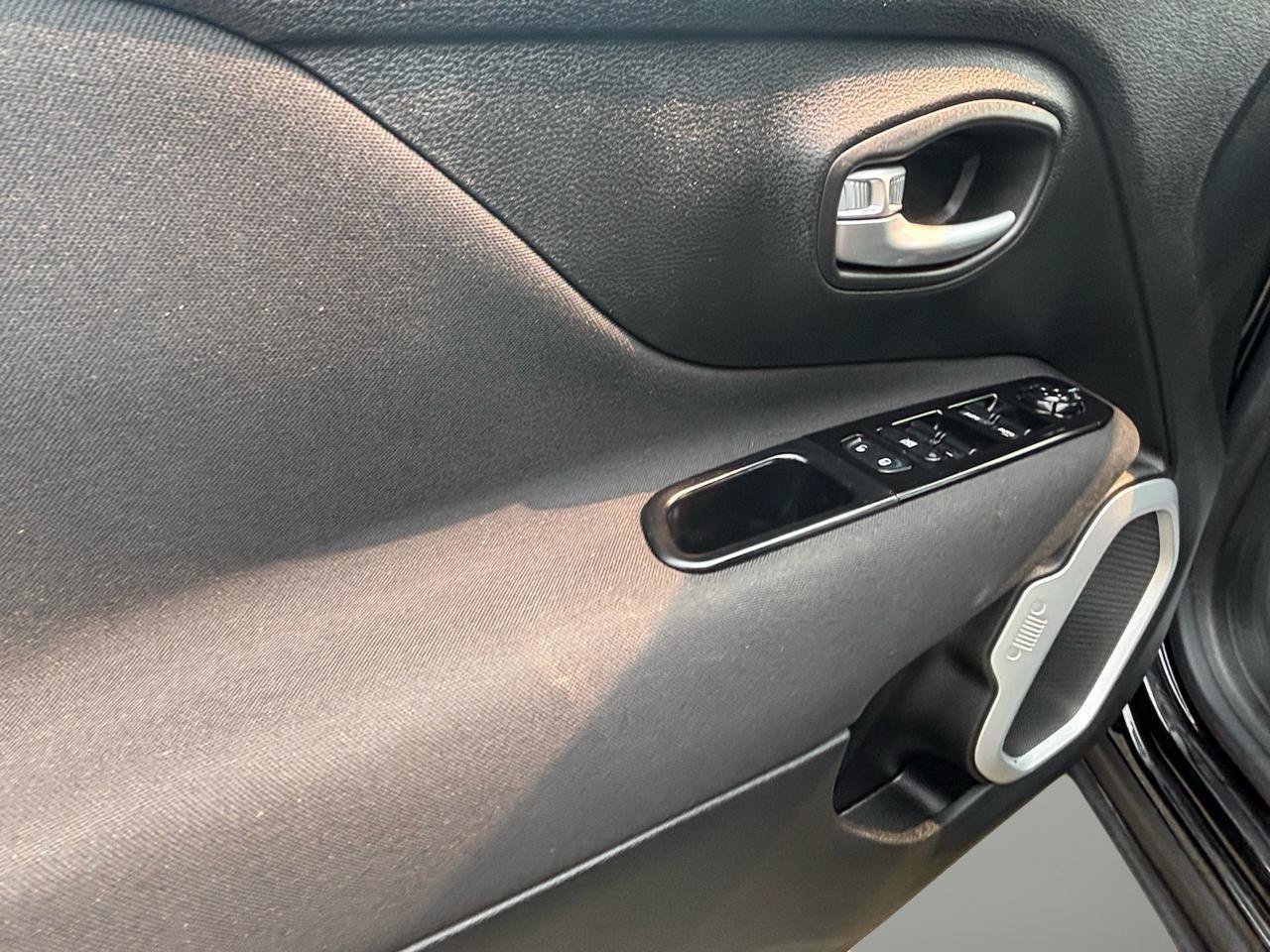 Used 2021 Jeep Renegade Latitude w/ Convenience Group AWD/4WD image 9