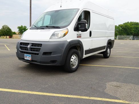 Used 2018 RAM ProMaster 2500 FWD image 3
