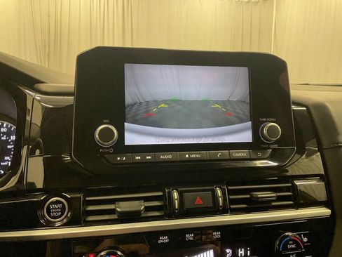 Used 2024 Nissan Pathfinder SV image 23