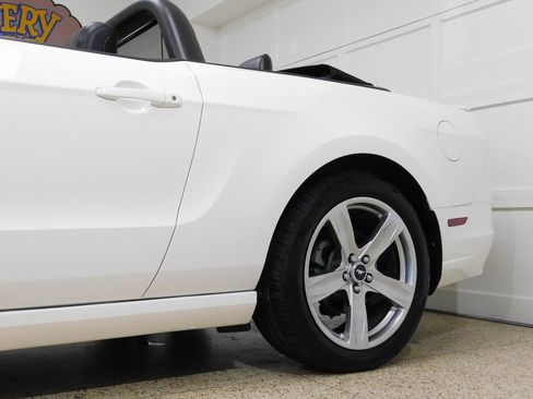 Used 2013 Ford Mustang GT Premium image 43