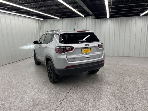 Used 2025 Jeep Compass Latitude w/ Altitude Special Edition image 4