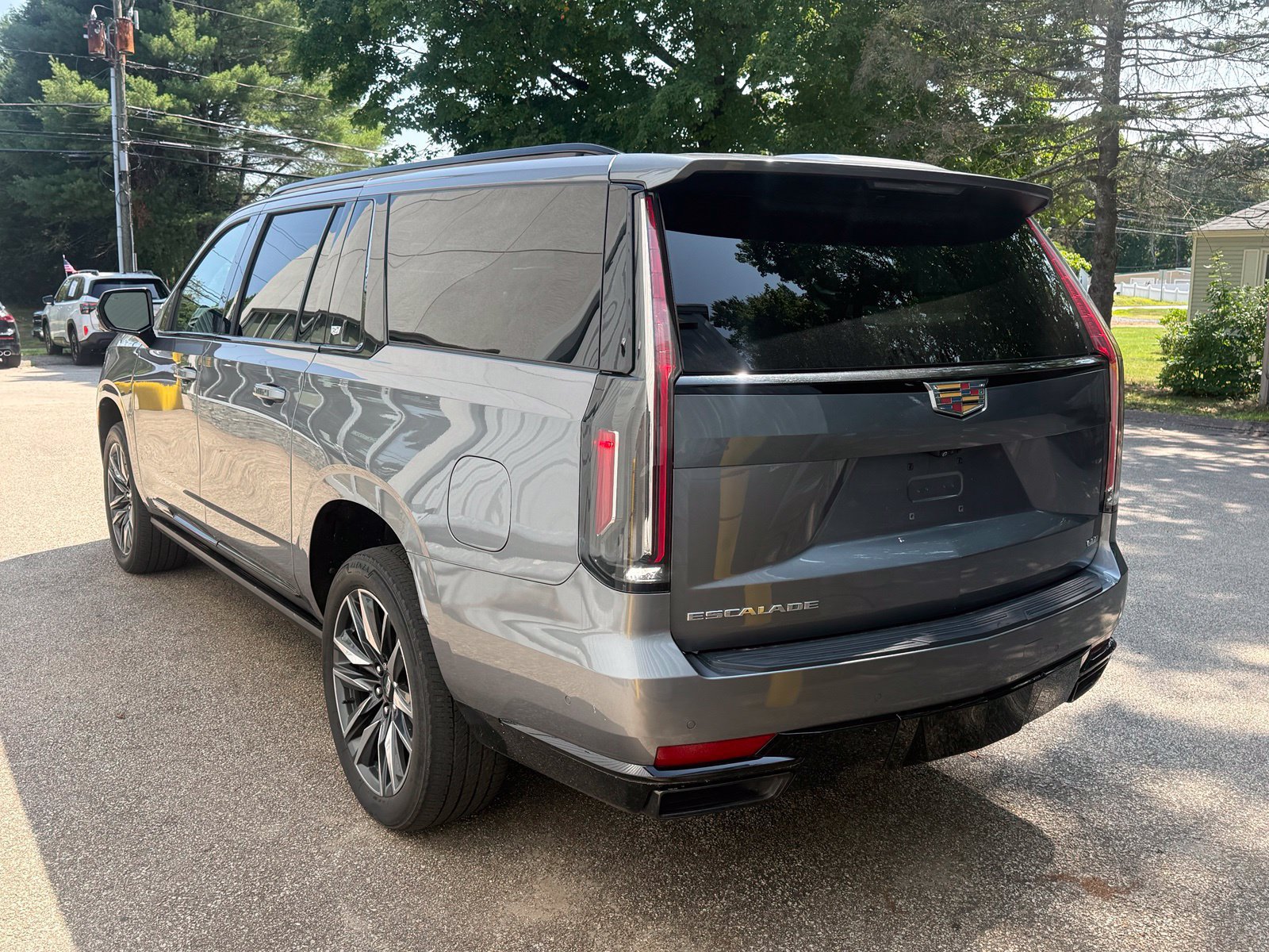 Used 2022 Cadillac Escalade ESV Sport w/ Touring Package AWD/4WD image 5