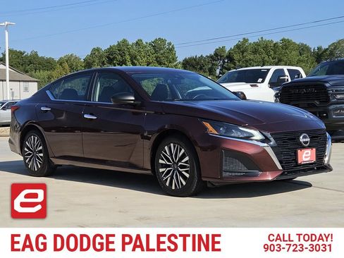 Used 2025 Nissan Altima 2.5 SV FWD image 1
