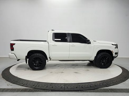 Used 2026 Nissan Frontier SV w/ All-Weather Content Package AWD/4WD image 8