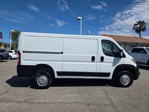 Used 2025 RAM ProMaster 2500 w/ Convenience Group FWD image 4