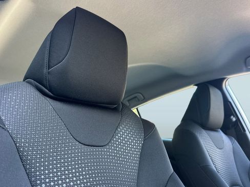 Used 2022 Toyota Prius LE image 23