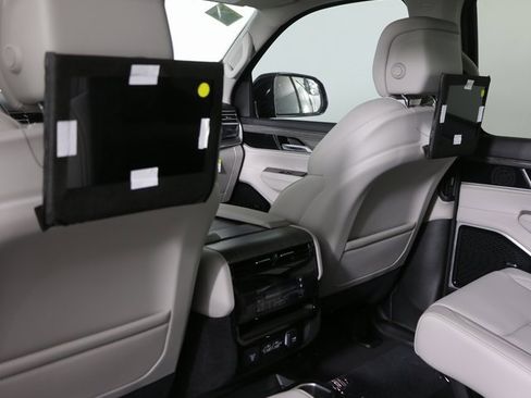 New 2024 Jeep Wagoneer L Series III w/ Premium Group I image 11