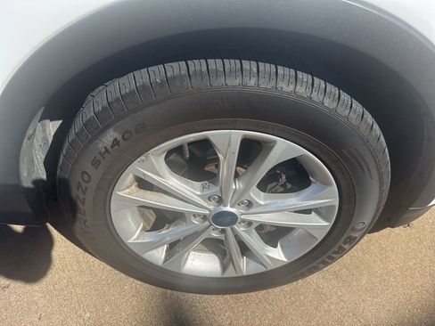 Used 2019 Ford Escape SEL image 9