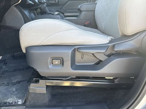 Used 2024 Toyota Tacoma SR5 AWD/4WD image 18
